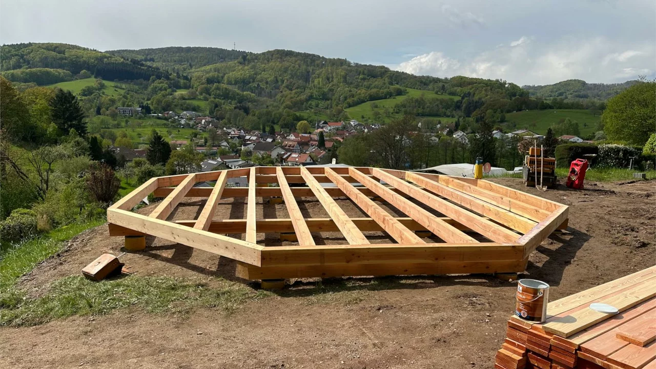 Stabiles Fundament: das Grundgerüst bildet die Basis der neuen Terrasse.